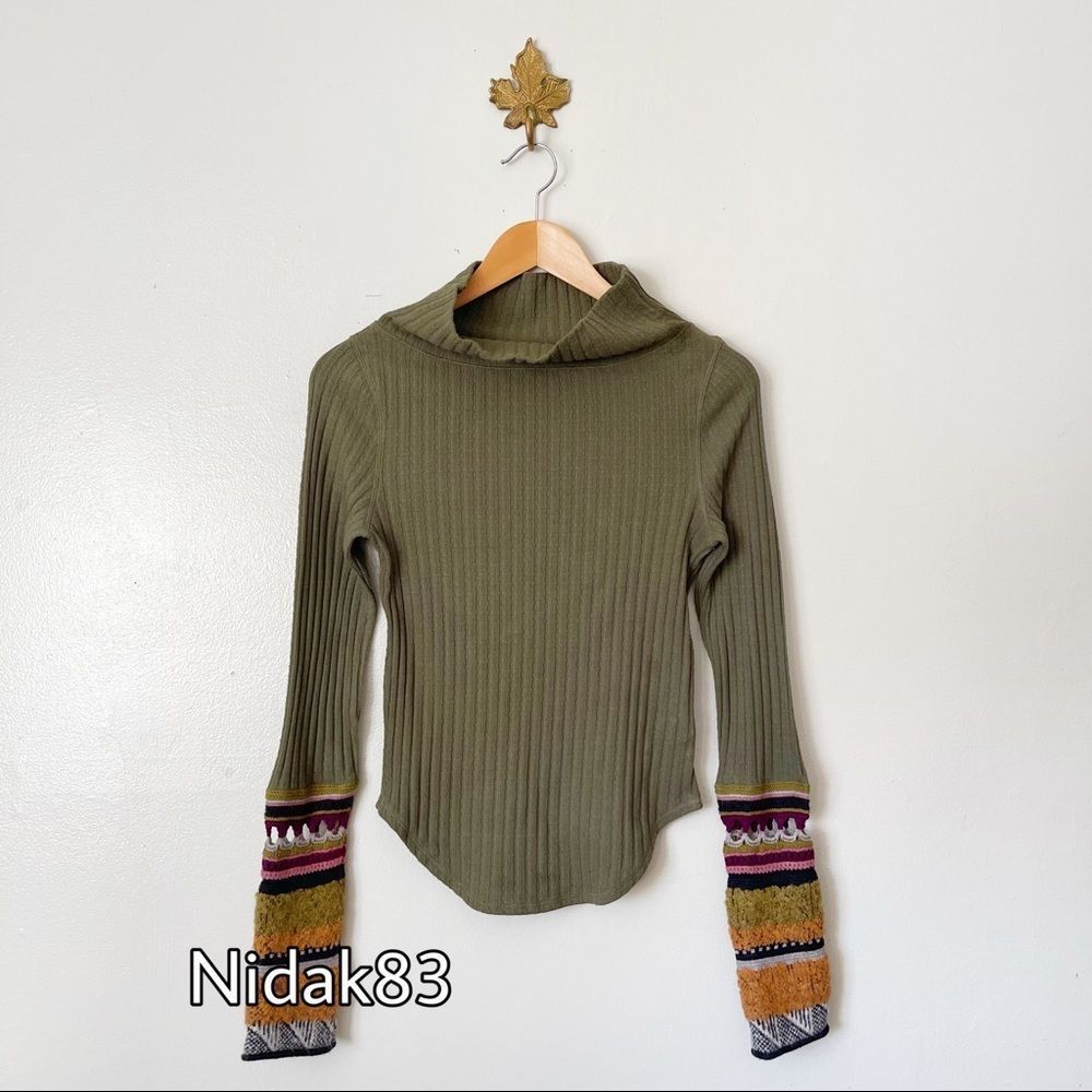 Free People Green Mixed Up pullover sweater Henley preowned size Medium